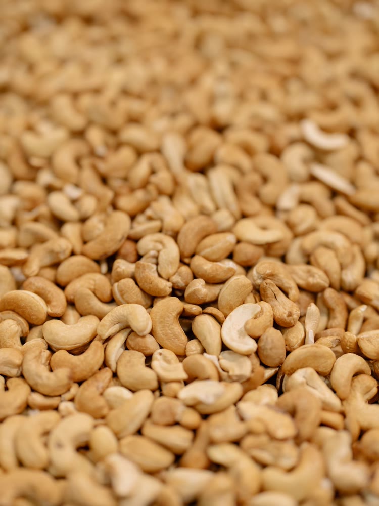 Cashew Kernels - Crezantium